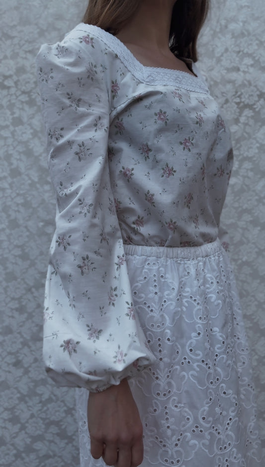 REWORKED WHITE COTTON FLORAL BLOUSE XS