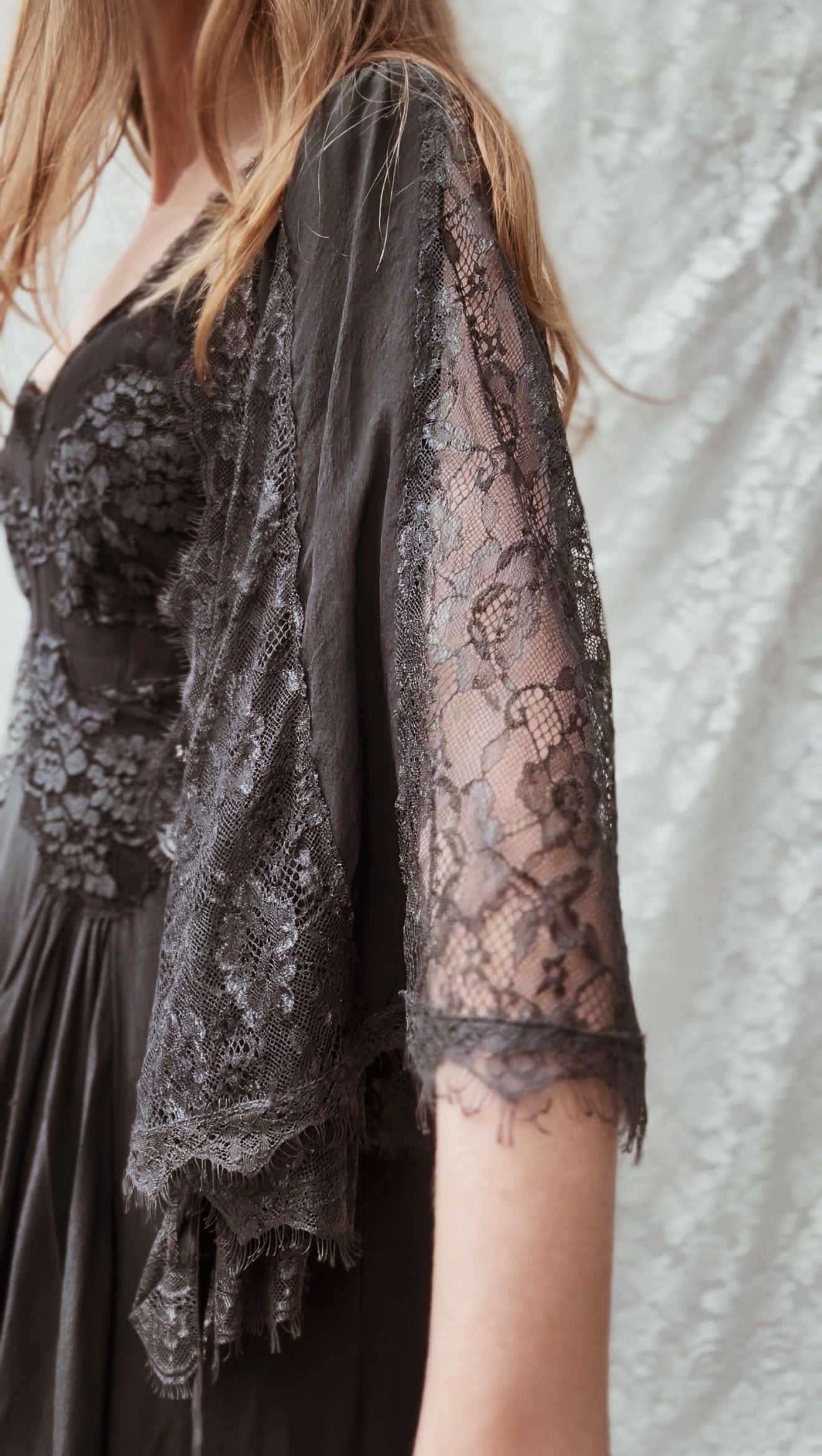 AMORET SILK CAPELET BLOUSE - BLACK