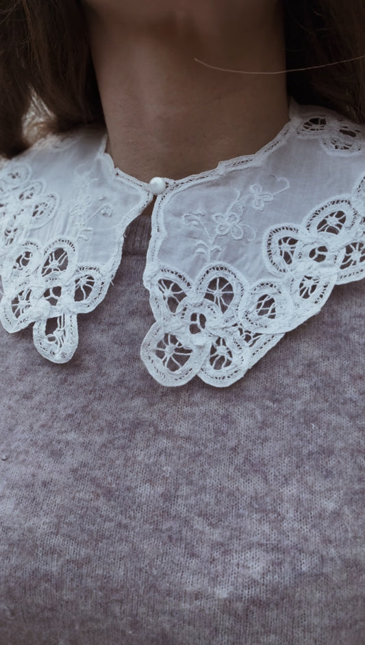 VINTAGE WHITE LACE EMBROIDERED COLLAR