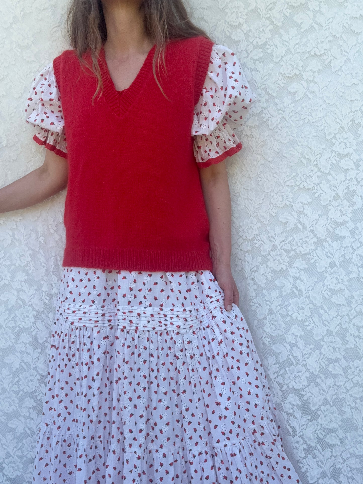 VINTAGE RED HAND KNIT VEST S-L