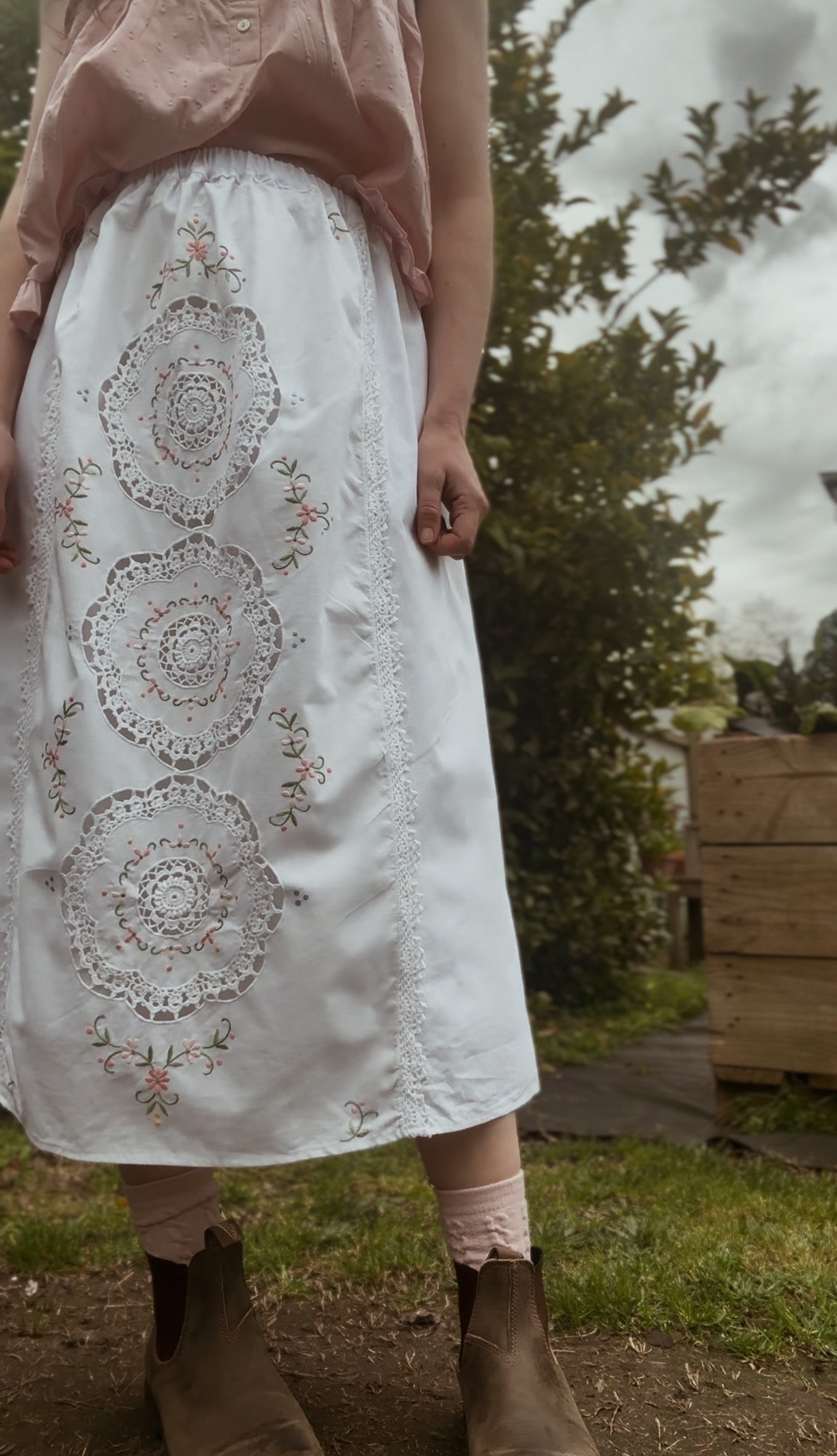 ONE OF A KIND CROCHET MEDALLION MIDI SKIRT M-L