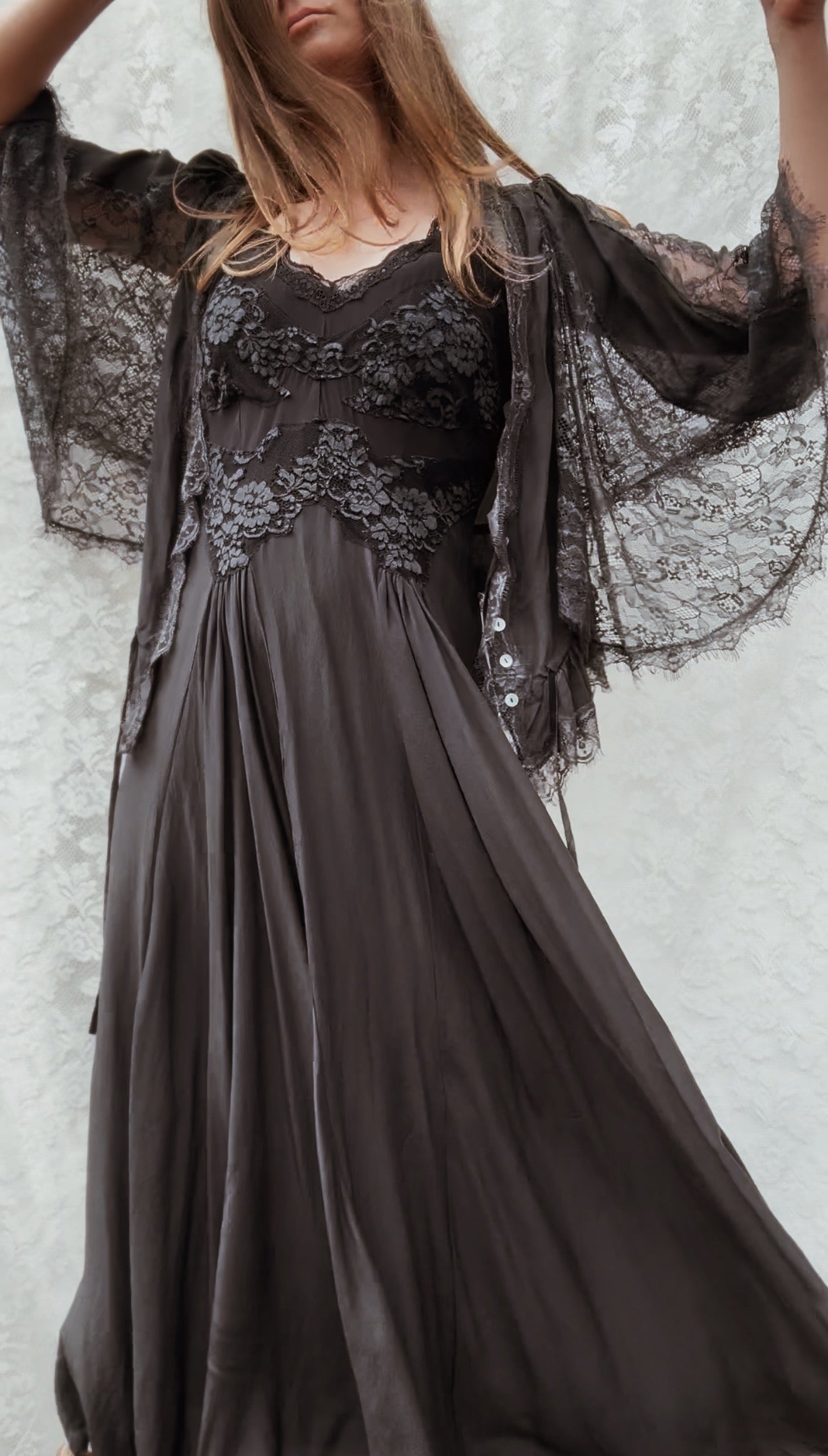 AMORET SILK CAPELET BLOUSE - BLACK