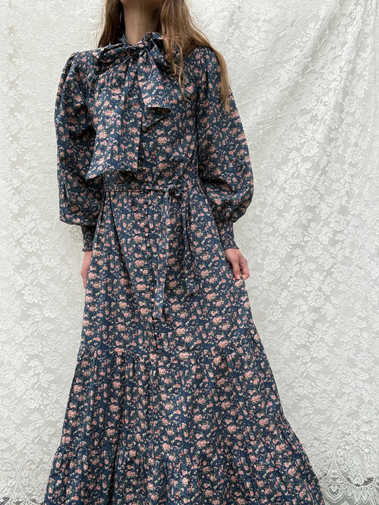 PRELOVED 100% RECYCLED COTTON - FLEUR MAXI DRESS PUSSY BOW VINTAGE NAVY FLORAL XS