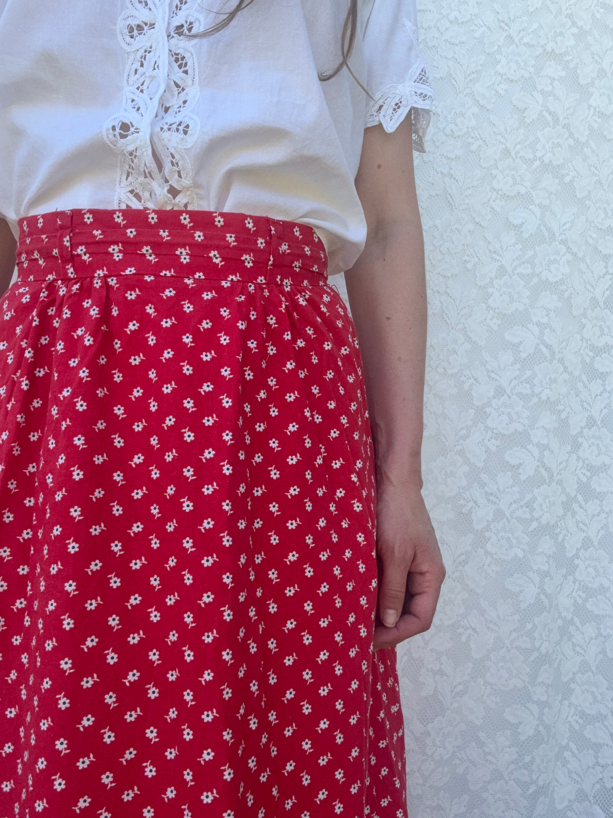 VINTAGE RED FLORAL SKIRT SIZE XXS/6