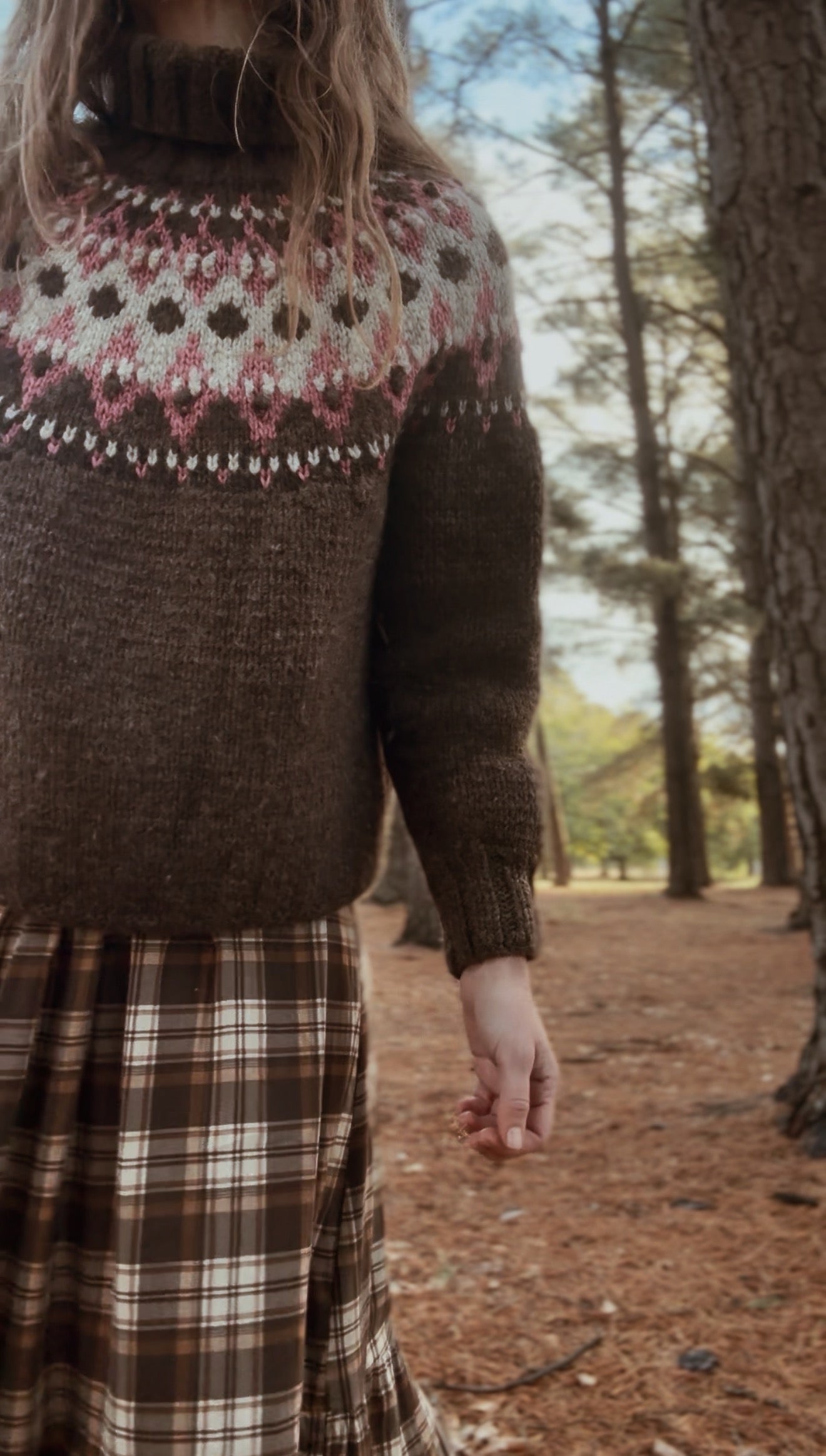 VINTAGE HANDMADE BROWN WOOL FAIRISLE JUMPER S-XL