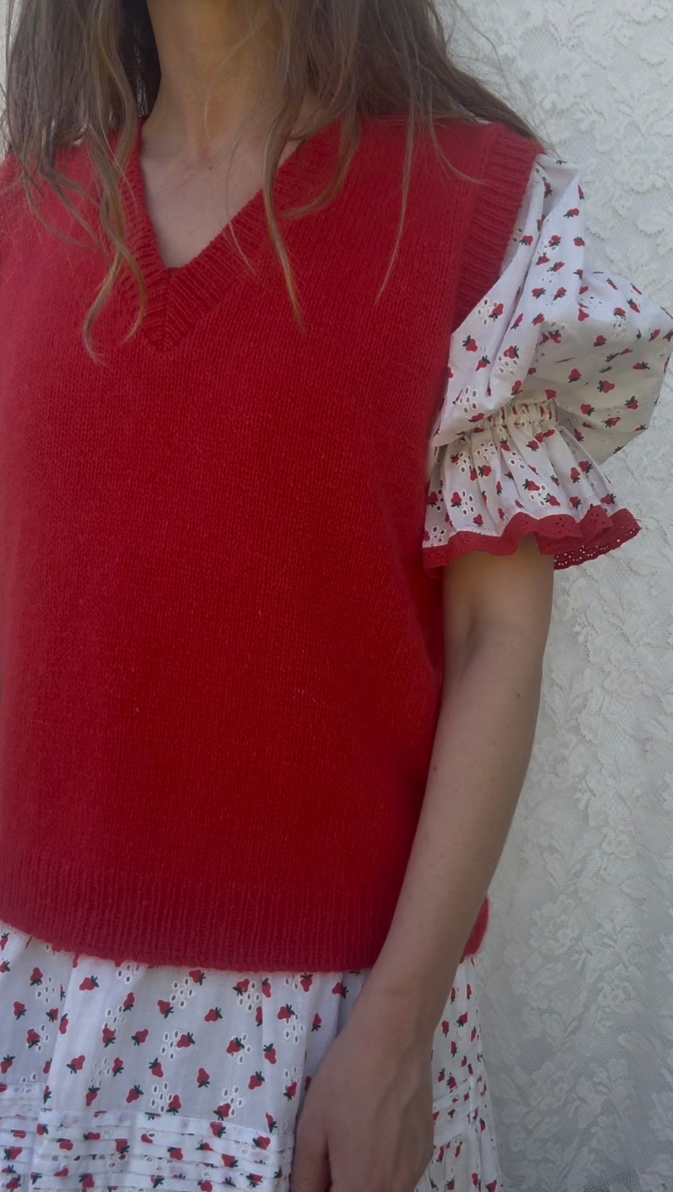 VINTAGE RED HAND KNIT VEST S-L
