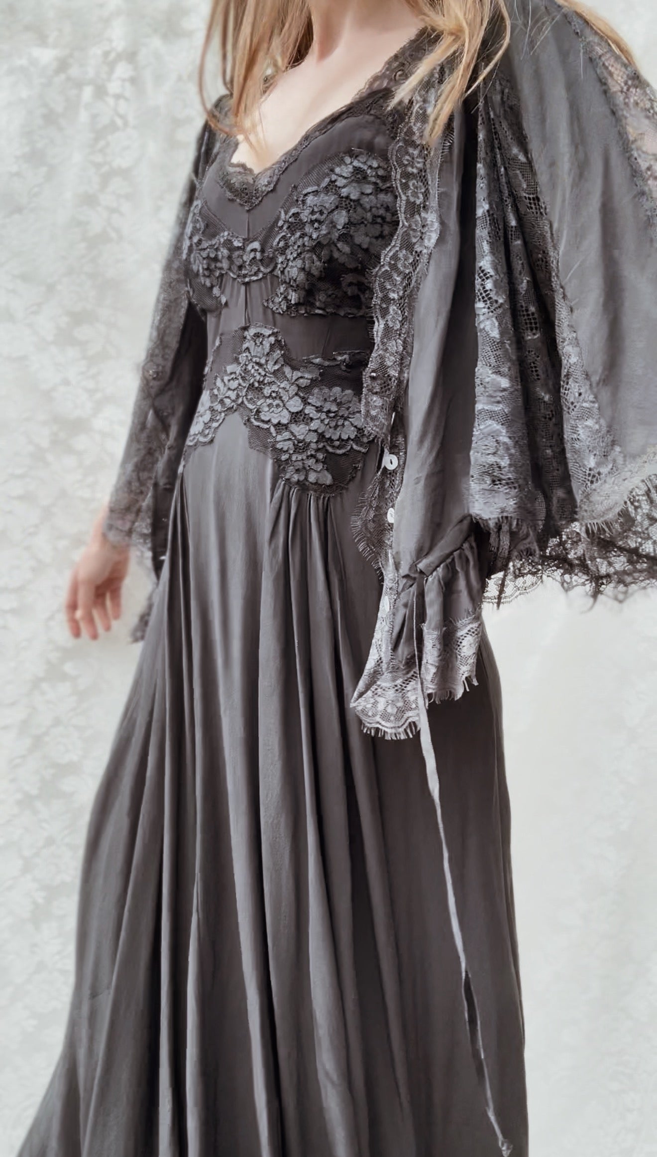 AMORET SILK CAPELET BLOUSE - BLACK