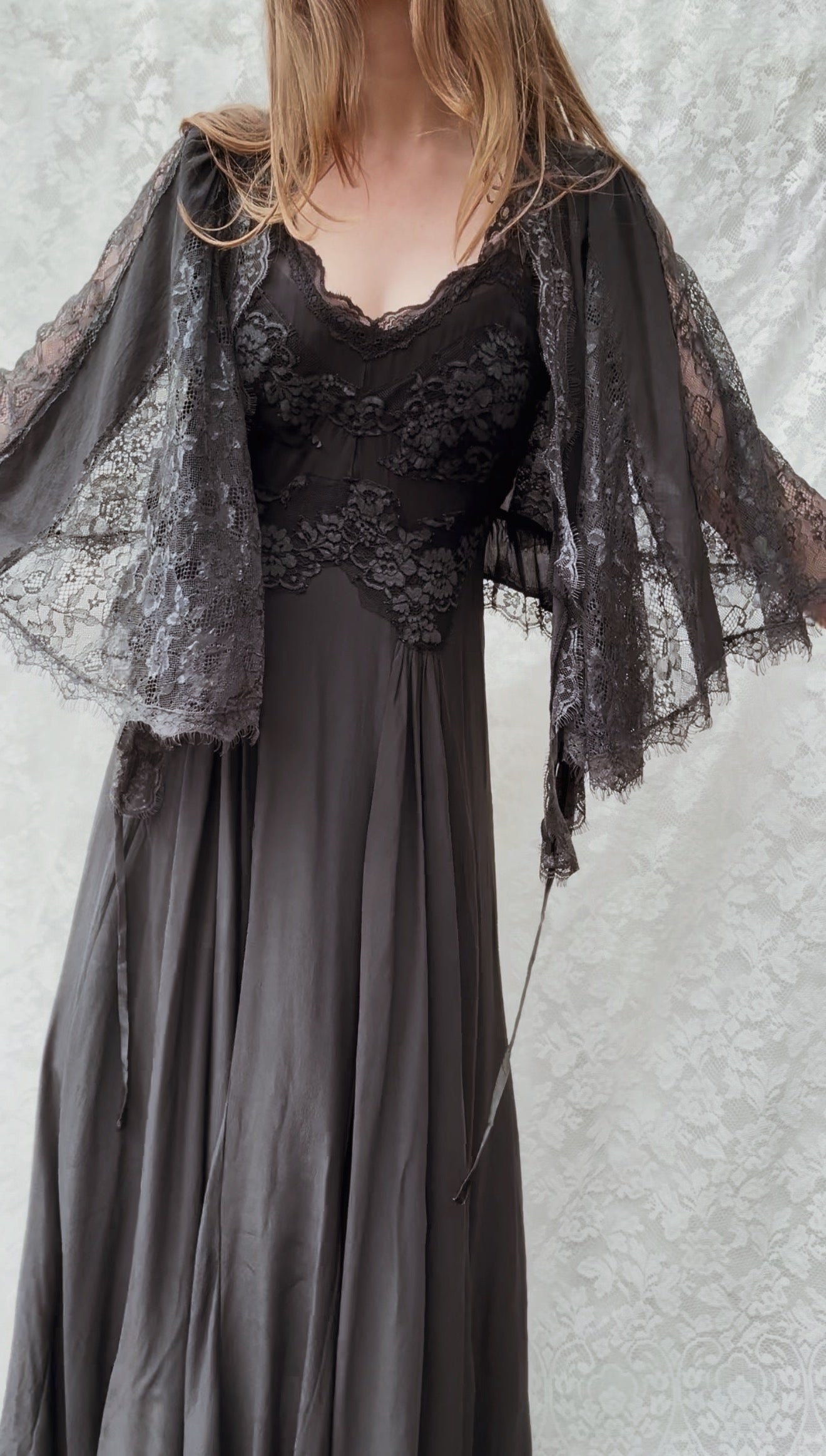 AMORET SILK CAPELET BLOUSE - BLACK